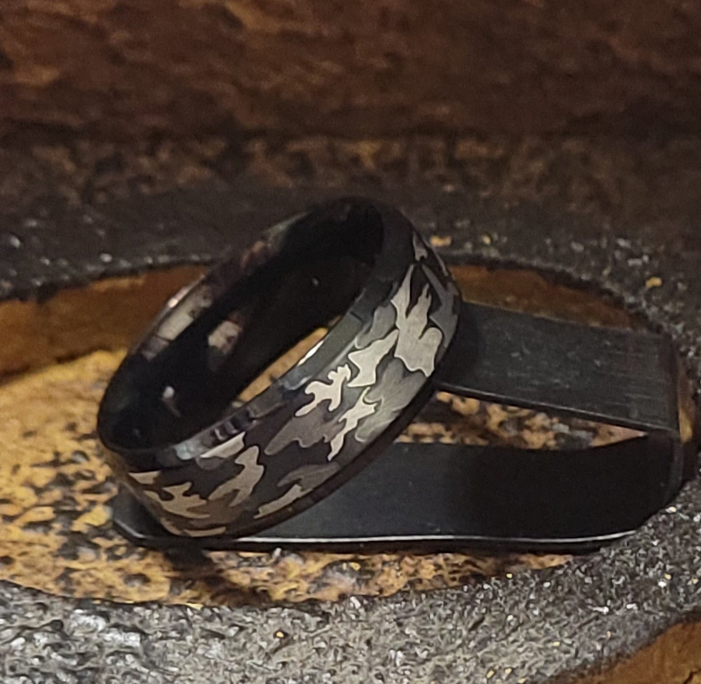 ThinkEngraved wedding Band Personalized Men's Camo Wedding Ring - Engraved Handwriting Camouflage Ring