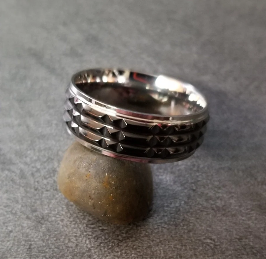 ThinkEngraved wedding Band Personalized Men's Wedding Band - Triple grooved Stainless Steel