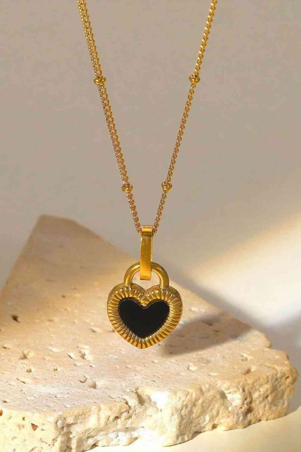 Trendsi Gold / One Size Black Heart Pendant Necklace