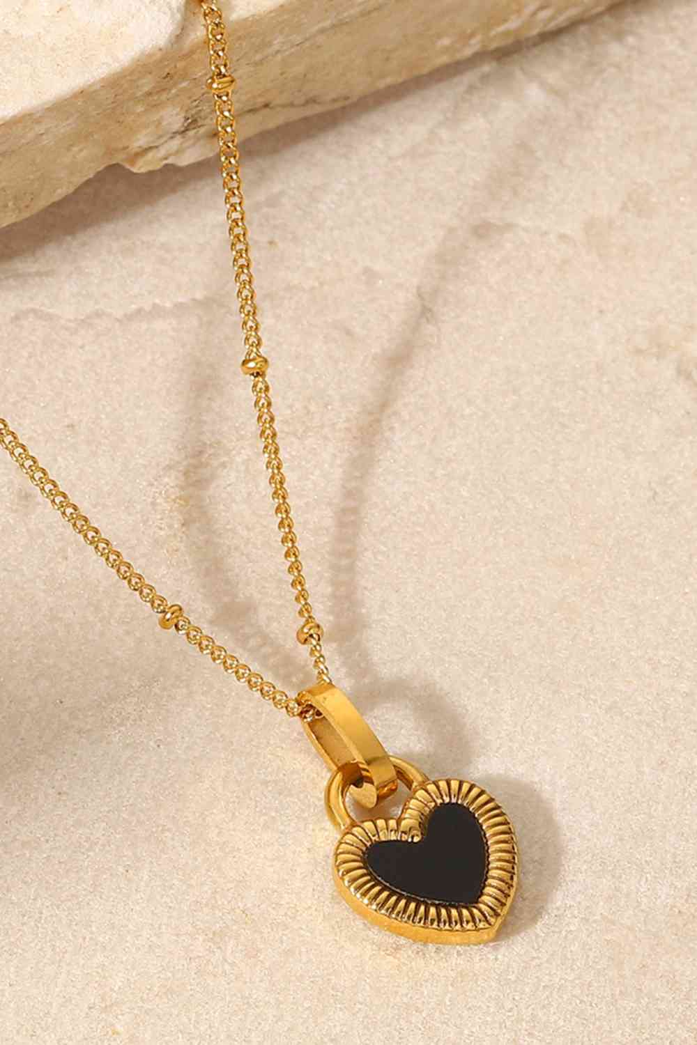 Trendsi Gold / One Size Black Heart Pendant Necklace