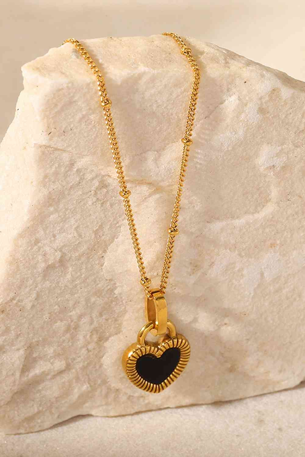 Trendsi Gold / One Size Black Heart Pendant Necklace