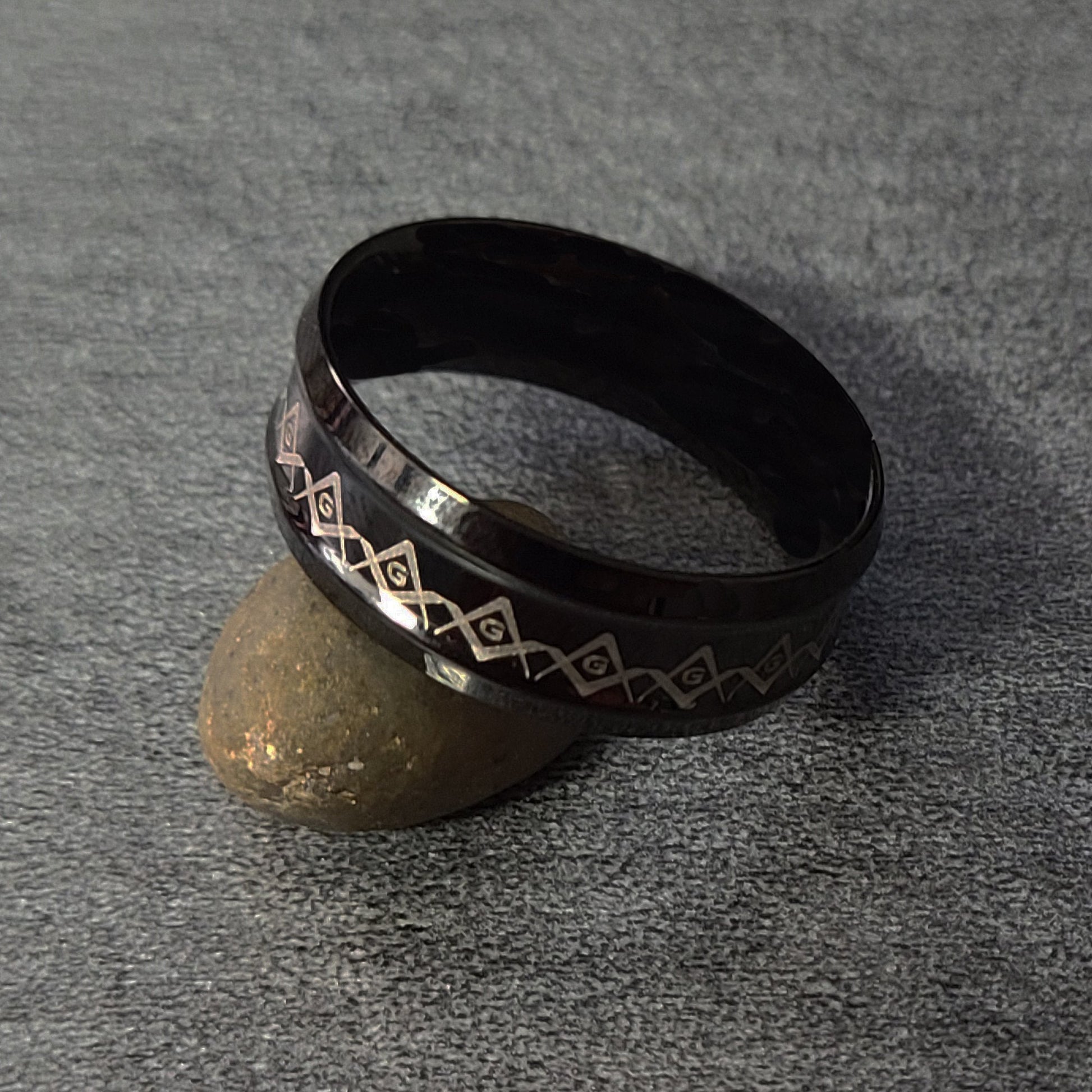 ThinkEngraved Mason Ring Personalized Black Grooved Masonic Compass Ring Engraved Free Mason