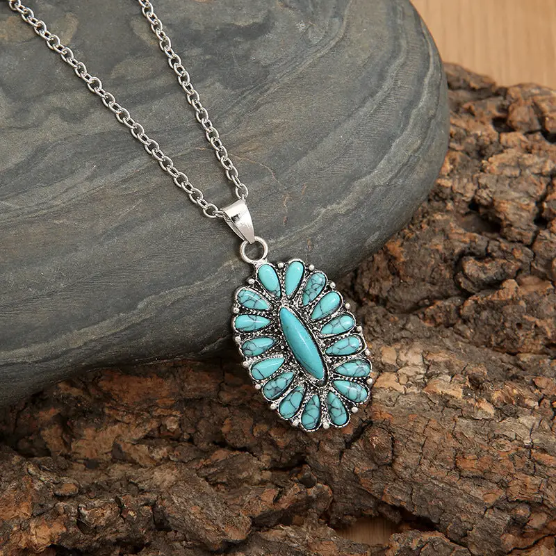Trendsi Turquoise / One Size Western Oval Faux Turquoise Pendant Necklace